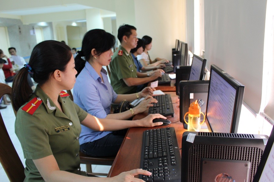 Thời gian làm việc cục xuất nhập cảnh